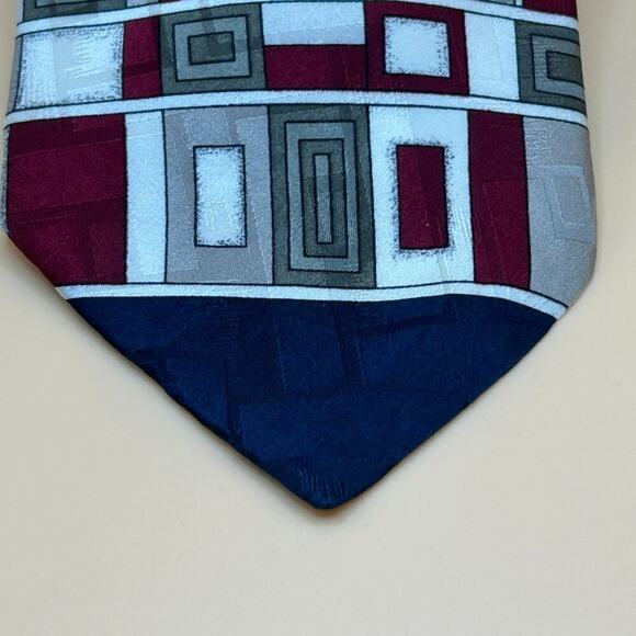 Conte di Milano Silk Tie - Modern Geometric Design in Red, Gray, and Navy - Picture 2 of 3